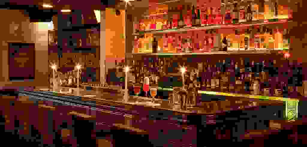 Vintage Cocktail Club Bar