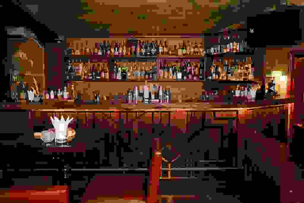 Beeznees 1920s Bar